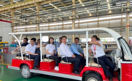 青岛市委常委、副市长王波一行到必博考察调研