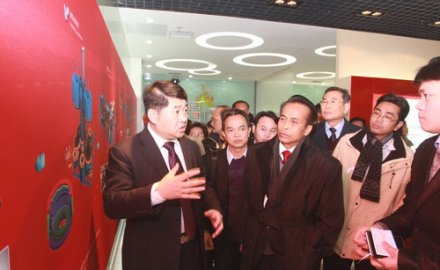 泰国农业部副部长Supachai Phosu一行到必博参观交流